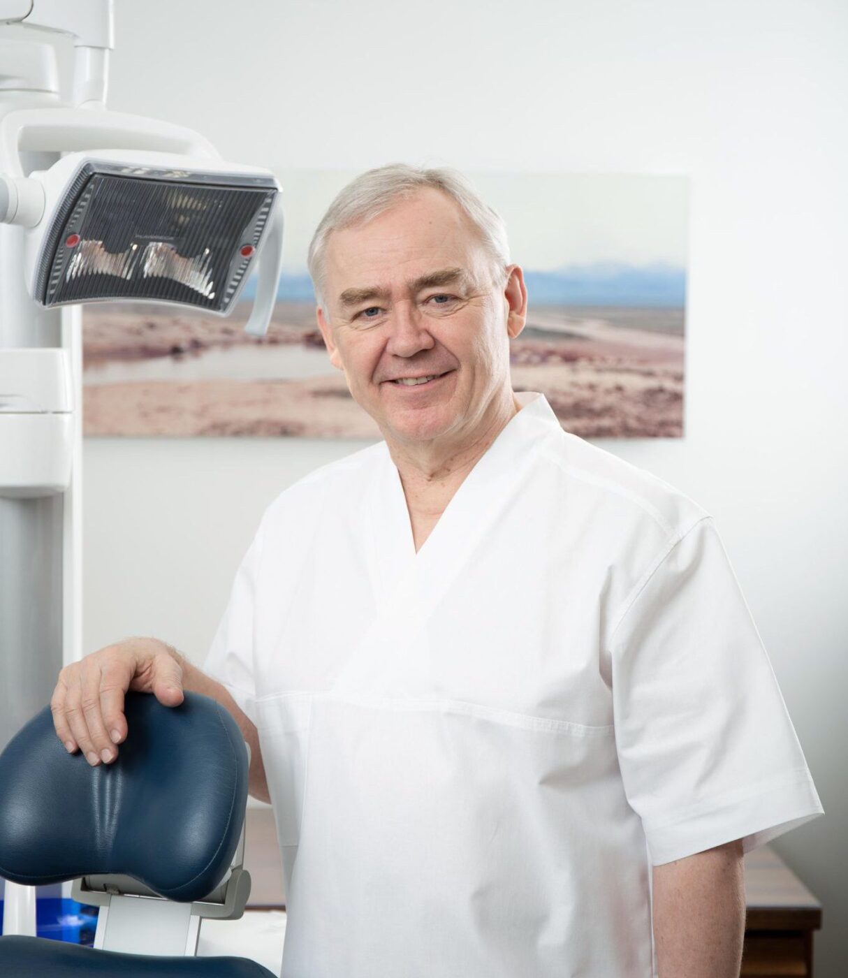 Medidentin Seppo Lindroos on hammasimplanttien ja esteettisen hammashoidon huippuosaaja.
